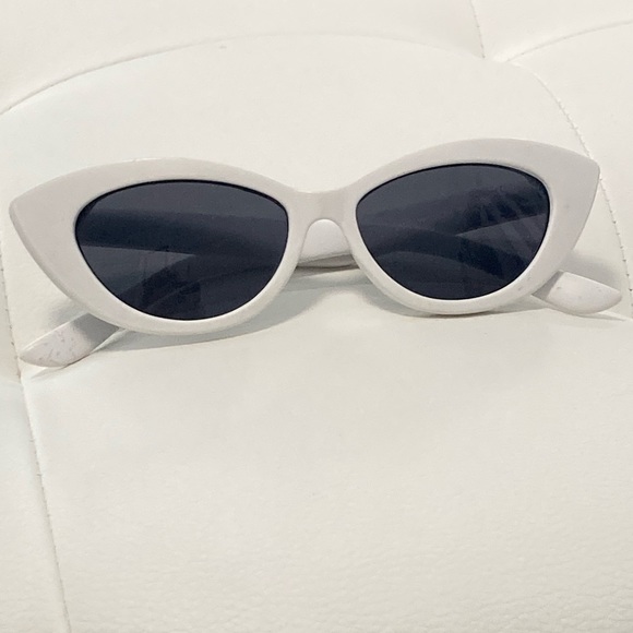 ASOS Accessories - ASOS CAT EYE WHITE SUNGLASSES